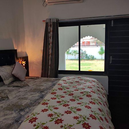 קג'ורהו Prem Home Stay מראה חיצוני תמונה
