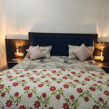קג'ורהו Prem Home Stay מראה חיצוני תמונה