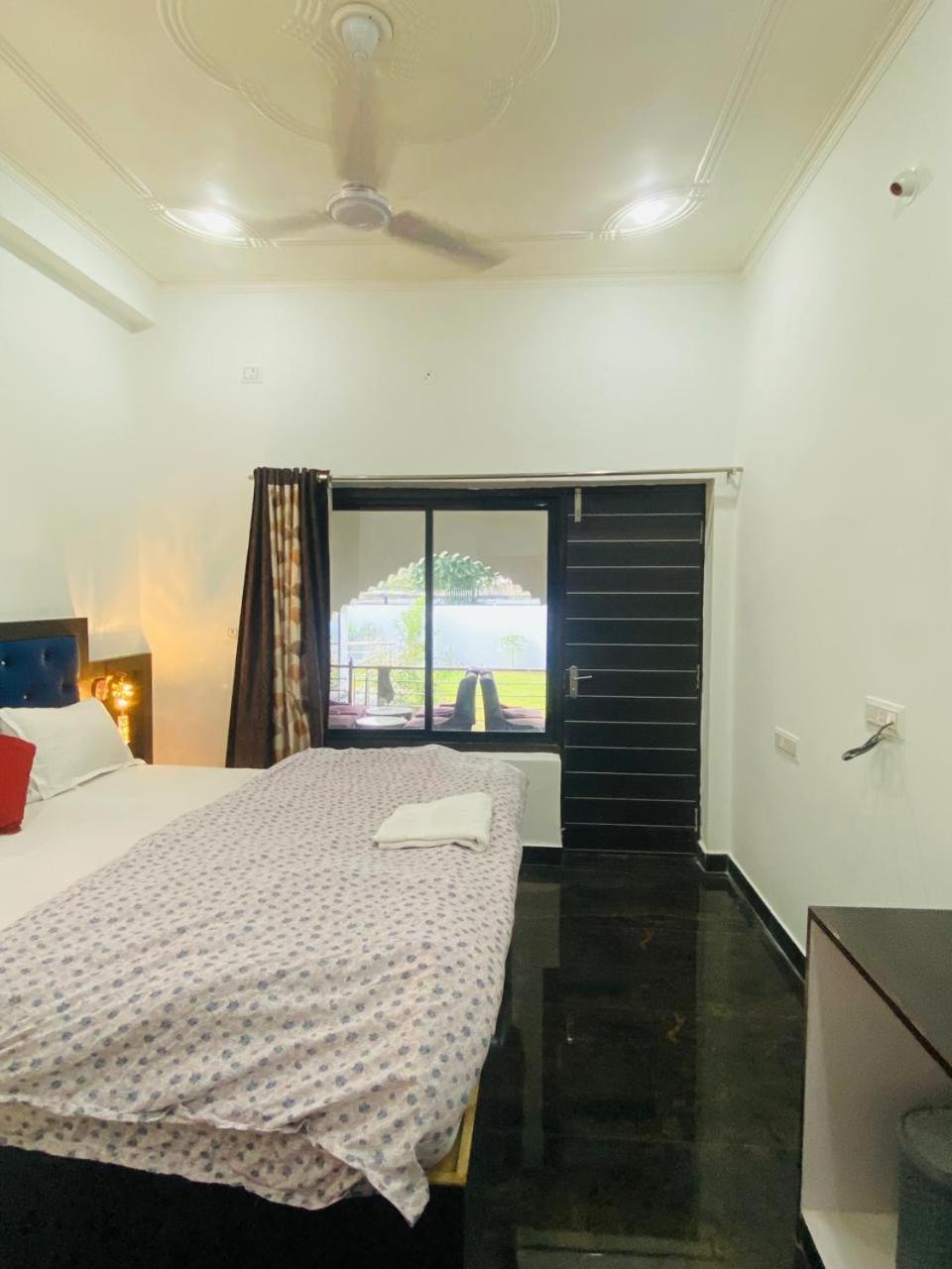 קג'ורהו Prem Home Stay מראה חיצוני תמונה