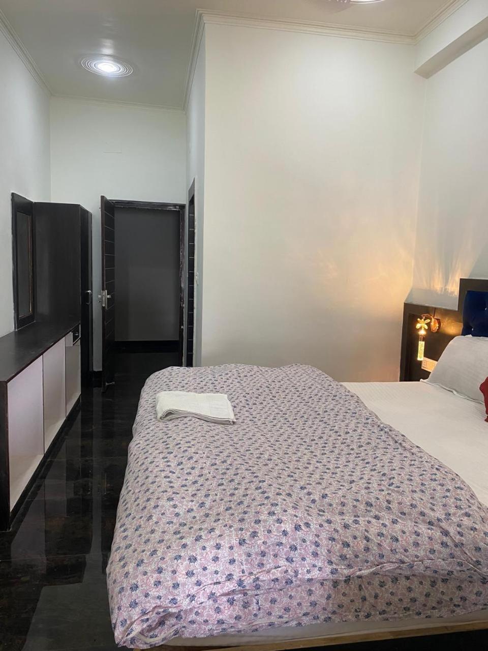 קג'ורהו Prem Home Stay מראה חיצוני תמונה