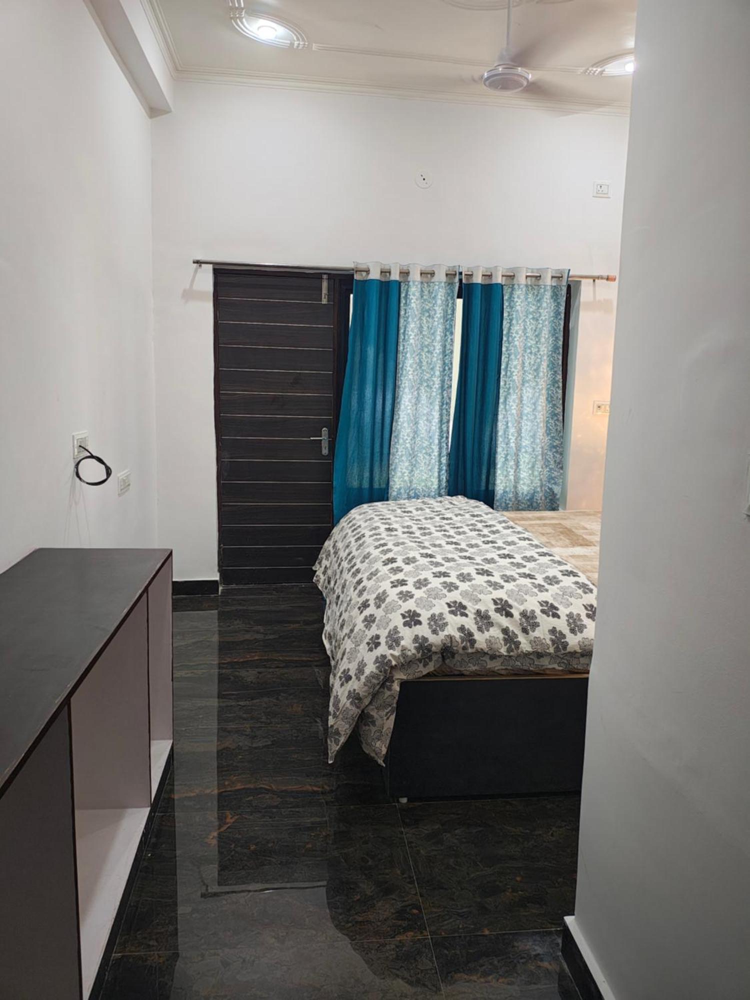 קג'ורהו Prem Home Stay מראה חיצוני תמונה
