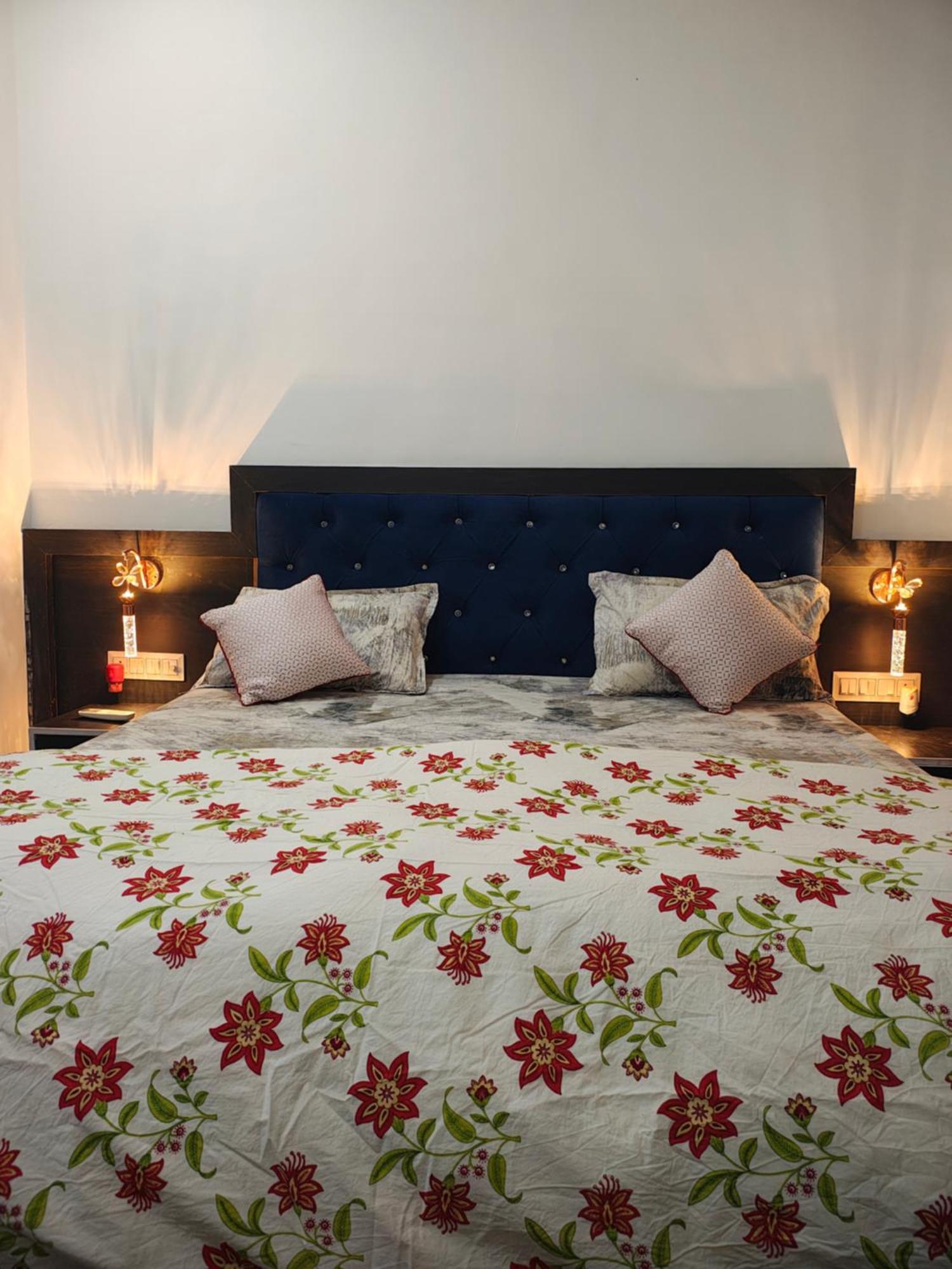 קג'ורהו Prem Home Stay מראה חיצוני תמונה