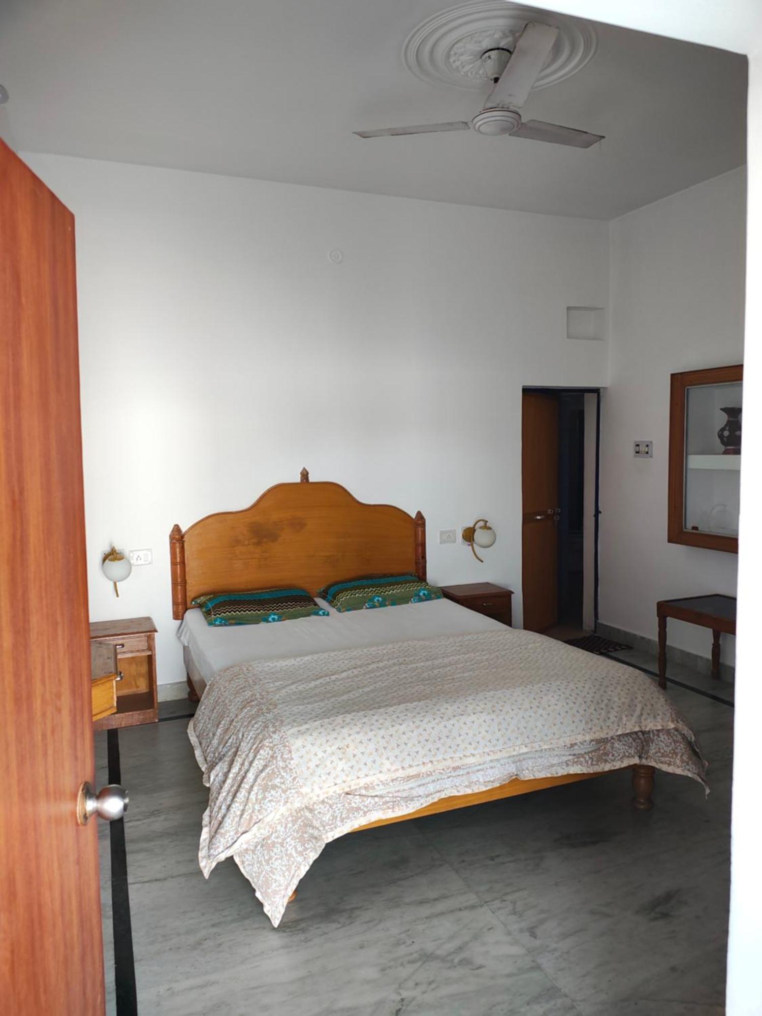 קג'ורהו Prem Home Stay מראה חיצוני תמונה