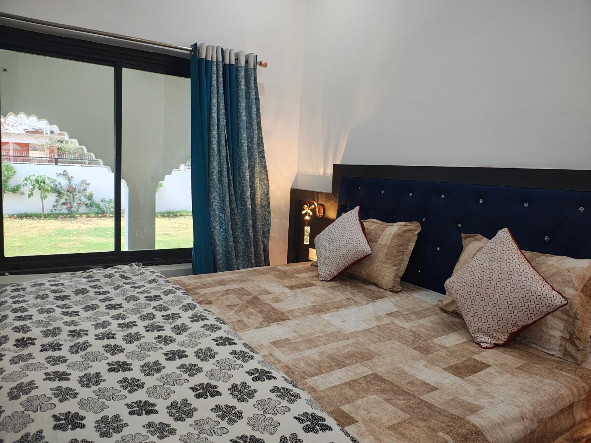 קג'ורהו Prem Home Stay מראה חיצוני תמונה