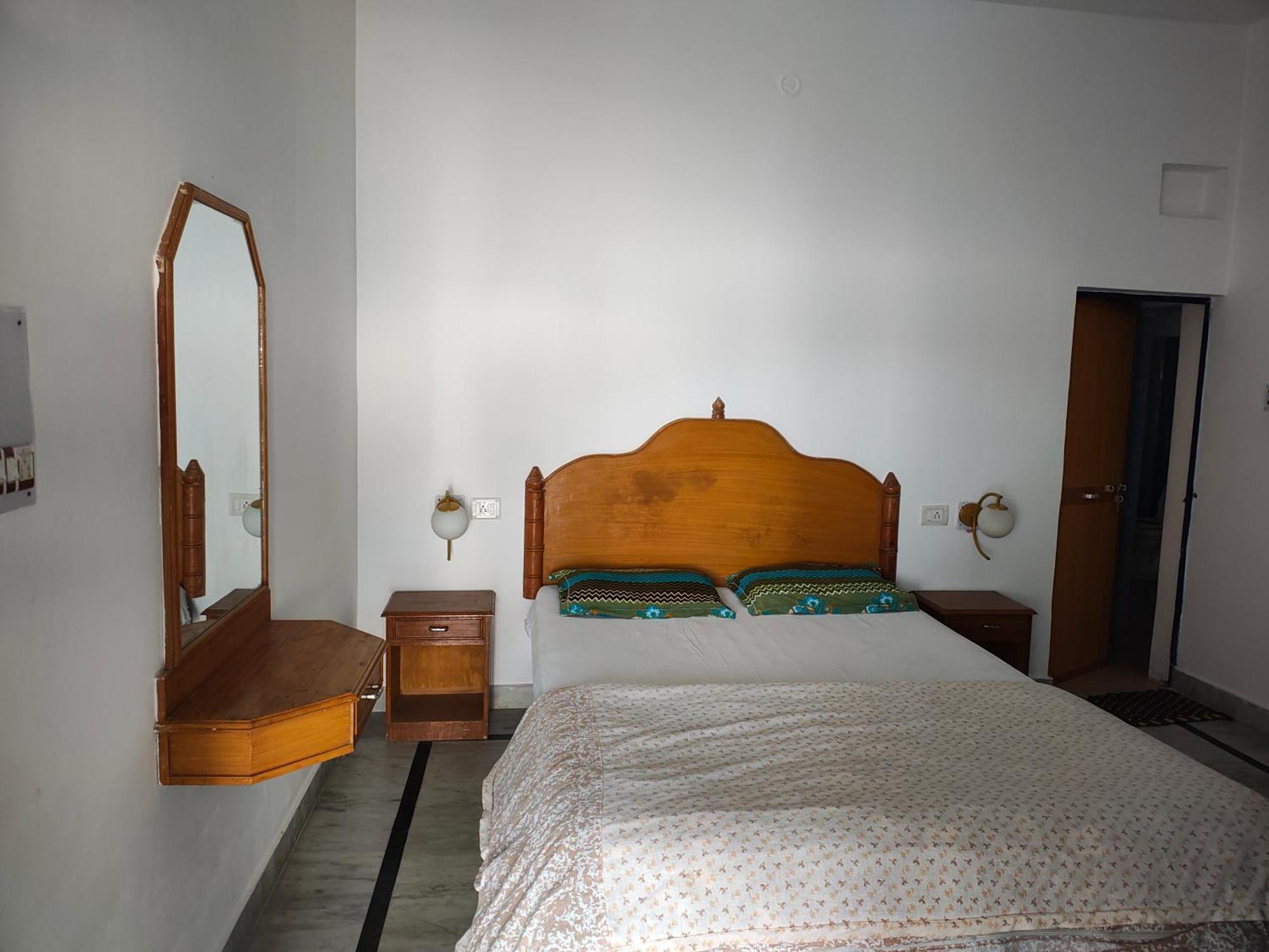 קג'ורהו Prem Home Stay מראה חיצוני תמונה