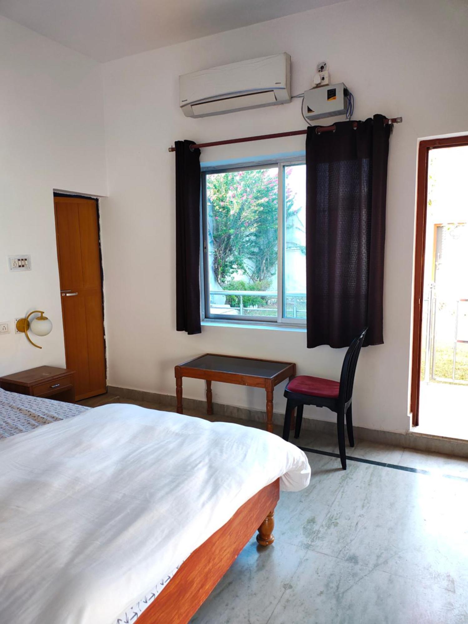 קג'ורהו Prem Home Stay מראה חיצוני תמונה