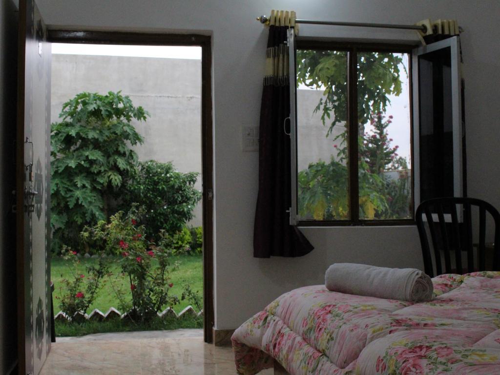 קג'ורהו Prem Home Stay מראה חיצוני תמונה