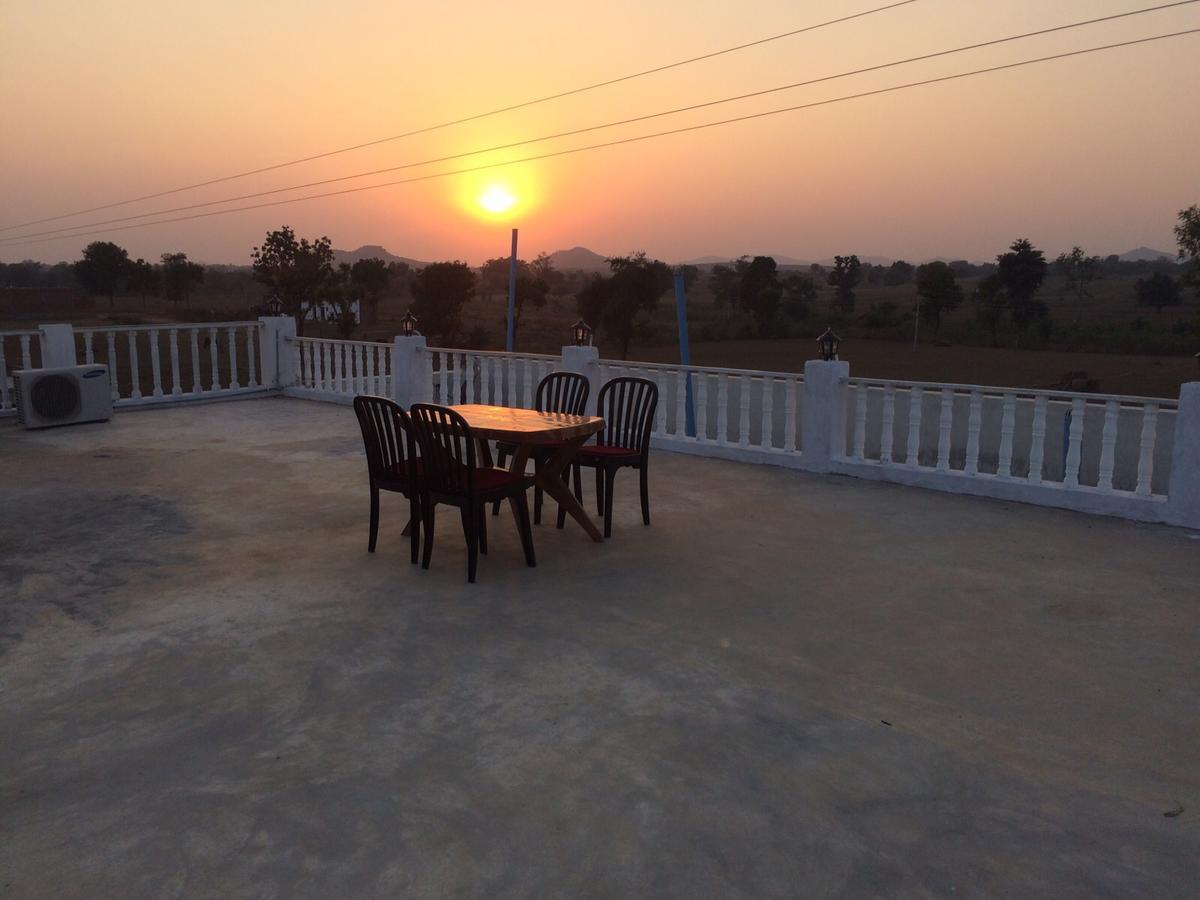 קג'ורהו Prem Home Stay מראה חיצוני תמונה