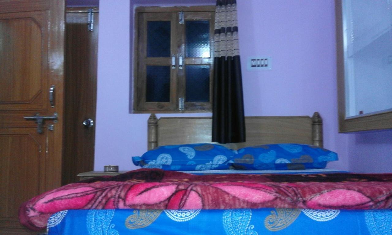 קג'ורהו Prem Home Stay מראה חיצוני תמונה